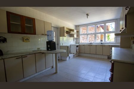 Casa à venda com 1500m², 3 quartos e 5 vagasCozinha e Área de Serviço