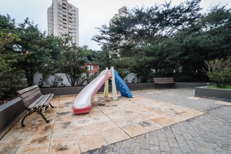 Apartamento à venda com 61m², 2 quartos e 2 vagas Apartamento à venda com 61m², 2 quartos e 2 vagasÁrea comum - Playground