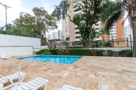 Apartamento à venda com 200m², 3 quartos e 4 vagas Apartamento à venda com 200m², 3 quartos e 4 vagasPiscina