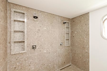 Apartamento à venda com 200m², 3 quartos e 4 vagas Apartamento à venda com 200m², 3 quartos e 4 vagasBanheiro Suíte 1