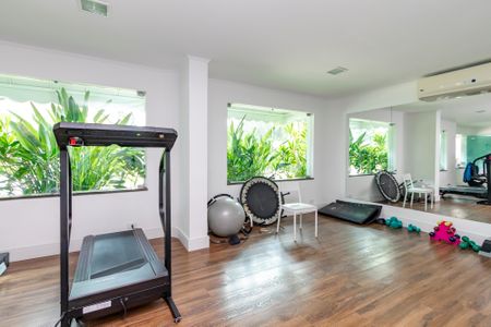 Apartamento à venda com 200m², 3 quartos e 4 vagas Apartamento à venda com 200m², 3 quartos e 4 vagasAcademia