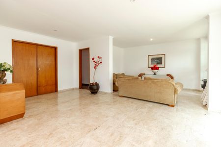 Apartamento à venda com 200m², 3 quartos e 4 vagas Apartamento à venda com 200m², 3 quartos e 4 vagasÁrea Comum