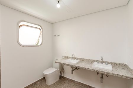 Apartamento à venda com 200m², 3 quartos e 4 vagas Apartamento à venda com 200m², 3 quartos e 4 vagasBanheiro Suíte 1