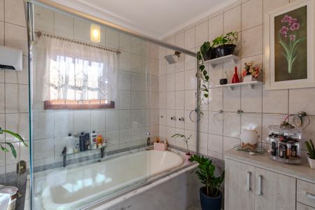 Casa de condomínio à venda com 258m², 3 quartos e 2 vagas Casa de condomínio à venda com 258m², 3 quartos e 2 vagasBanheiro Social