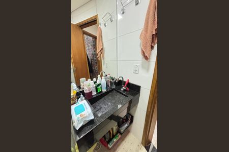 Apartamento à venda com 90m², 2 quartos e 1 vaga Apartamento à venda com 90m², 2 quartos e 1 vagaBanheiro