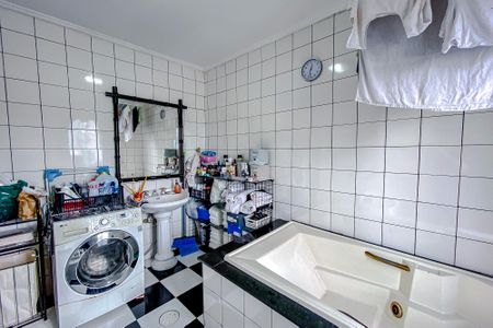 Casa à venda com 300m², 4 quartos e 2 vagasBanheiro da Suíte 1