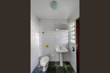 Casa à venda com 300m², 4 quartos e 2 vagasBanheiro de serviço