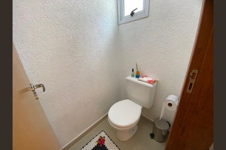Casa à venda com 100m², 3 quartos e 2 vagas Casa à venda com 100m², 3 quartos e 2 vagasLavabo
