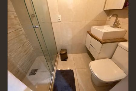 Apartamento à venda com 64m², 3 quartos e 3 vagas Apartamento à venda com 64m², 3 quartos e 3 vagasBanheiro Social