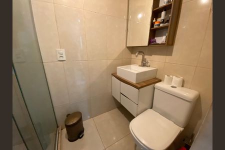 Apartamento à venda com 64m², 3 quartos e 3 vagas Apartamento à venda com 64m², 3 quartos e 3 vagasBanheiro Social