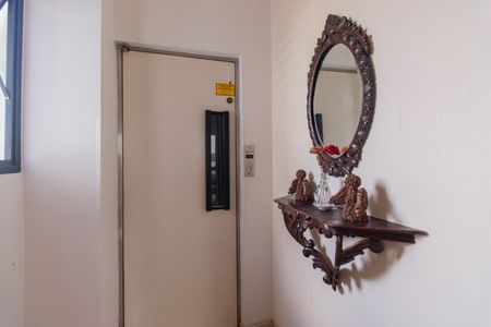Apartamento à venda com 165m², 3 quartos e 4 vagas Apartamento à venda com 165m², 3 quartos e 4 vagasHall privativo