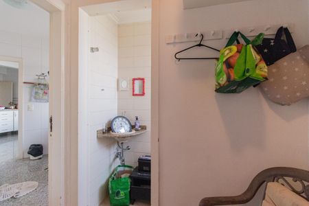 Apartamento à venda com 165m², 3 quartos e 4 vagas Apartamento à venda com 165m², 3 quartos e 4 vagasQuarto de Serviço