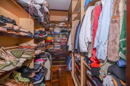 Casa à venda com 260m², 4 quartos e 4 vagas