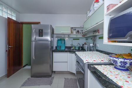 Casa à venda com 260m², 4 quartos e 4 vagas