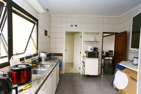 Apartamento à venda com 213m², 4 quartos e 3 vagas Apartamento à venda com 213m², 4 quartos e 3 vagasCozinha