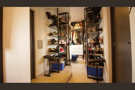 Apartamento à venda com 74m², 3 quartos e 1 vaga Apartamento à venda com 74m², 3 quartos e 1 vagaSuíte Closet