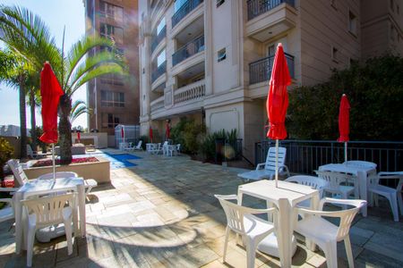 Apartamento à venda com 201m², 4 quartos e 4 vagas Apartamento à venda com 201m², 4 quartos e 4 vagasÁrea comum - Piscina