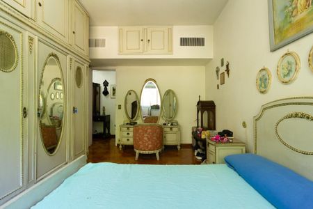 Apartamento à venda com 270m², 4 quartos e 2 vagas Apartamento à venda com 270m², 4 quartos e 2 vagasQuarto 2