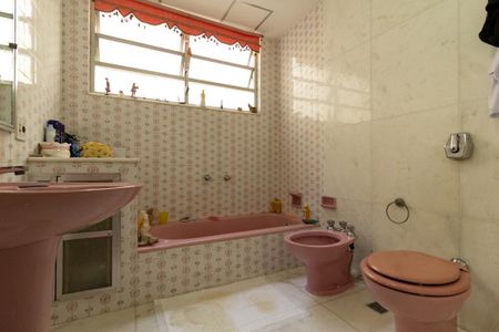 Apartamento à venda com 270m², 4 quartos e 2 vagas Apartamento à venda com 270m², 4 quartos e 2 vagasBanheiro social
