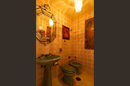 Apartamento à venda com 270m², 4 quartos e 2 vagas Apartamento à venda com 270m², 4 quartos e 2 vagasLavabo