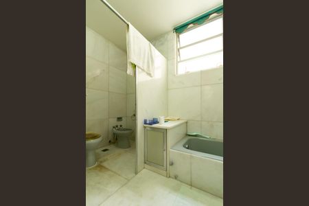 Apartamento à venda com 270m², 4 quartos e 2 vagas Apartamento à venda com 270m², 4 quartos e 2 vagasBanheiro da suíte