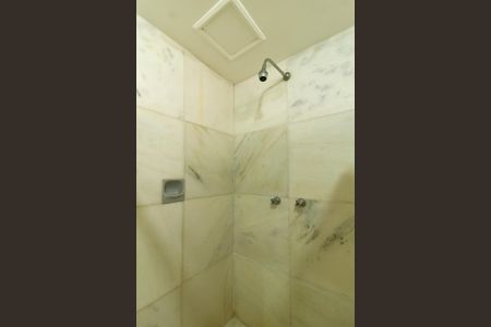 Apartamento à venda com 270m², 4 quartos e 2 vagas Apartamento à venda com 270m², 4 quartos e 2 vagasBanheiro da suíte