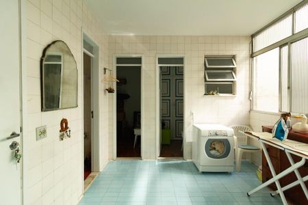 Apartamento à venda com 270m², 4 quartos e 2 vagas Apartamento à venda com 270m², 4 quartos e 2 vagasÁrea de serviço