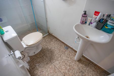 Casa à venda com 335m², 4 quartos e 2 vagas Casa à venda com 335m², 4 quartos e 2 vagasCasa 3 - banheiro