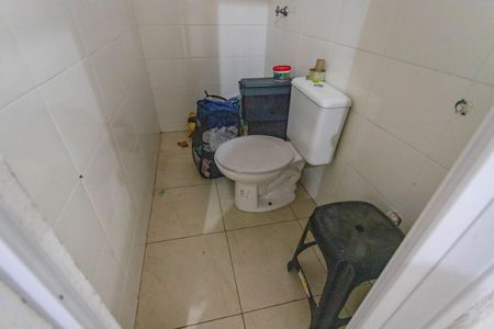 Casa à venda com 335m², 4 quartos e 2 vagas Casa à venda com 335m², 4 quartos e 2 vagasCasa 2 - banheiro de serviço