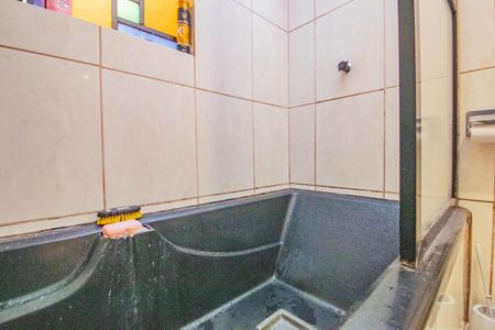 Casa à venda com 272m², 2 quartos e 1 vagaBanheiro