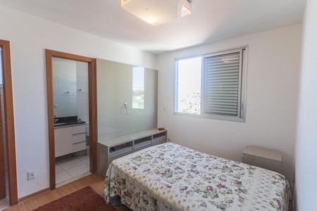 Apartamento à venda com 189m², 4 quartos e 4 vagas Apartamento à venda com 189m², 4 quartos e 4 vagasSuíte