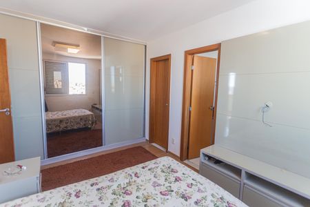 Apartamento à venda com 189m², 4 quartos e 4 vagas Apartamento à venda com 189m², 4 quartos e 4 vagasSuíte