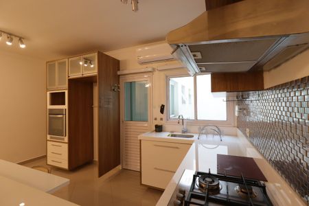 Apartamento à venda com 108m², 2 quartos e 2 vagasCozinha