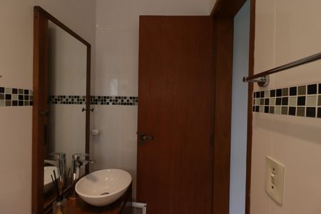 Apartamento à venda com 108m², 2 quartos e 2 vagasBanheiro da Suíte