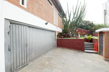 Casa à venda com 703m², 5 quartos e 3 vagas Casa à venda com 703m², 5 quartos e 3 vagasÁrea comum
