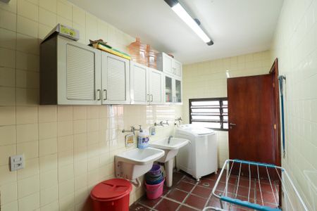 Casa à venda com 703m², 5 quartos e 3 vagas Casa à venda com 703m², 5 quartos e 3 vagasÁrea de Serviço