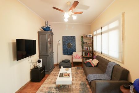 Casa à venda com 703m², 5 quartos e 3 vagas Casa à venda com 703m², 5 quartos e 3 vagasEdicula