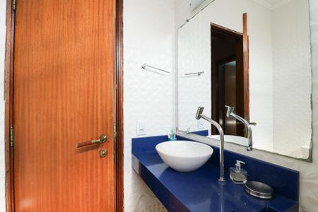 Casa à venda com 703m², 5 quartos e 3 vagas Casa à venda com 703m², 5 quartos e 3 vagasBanheiro Social