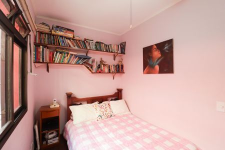 Casa à venda com 703m², 5 quartos e 3 vagas Casa à venda com 703m², 5 quartos e 3 vagasQuarto 4