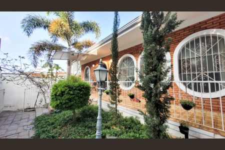 Casa à venda com 439m², 4 quartos e 2 vagasFachada