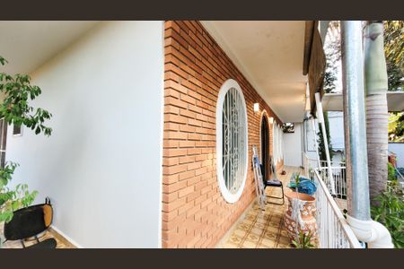 Casa à venda com 439m², 4 quartos e 2 vagasFachada