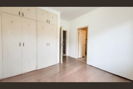 Casa à venda com 439m², 4 quartos e 2 vagasSuíte 1