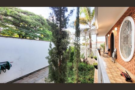 Casa à venda com 439m², 4 quartos e 2 vagasFachada
