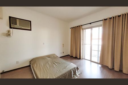 Casa à venda com 439m², 4 quartos e 2 vagasSuíte master