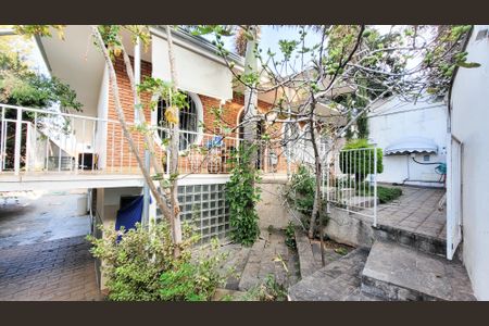 Casa à venda com 439m², 4 quartos e 2 vagasFachada
