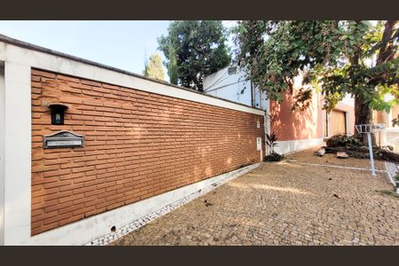 Casa à venda com 439m², 4 quartos e 2 vagasFachada