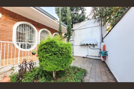 Casa à venda com 439m², 4 quartos e 2 vagasFachada