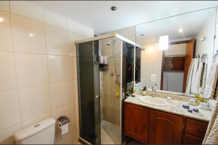 Apartamento à venda com 160m², 3 quartos e 1 vaga Apartamento à venda com 160m², 3 quartos e 1 vagaBanheiro da Suíte