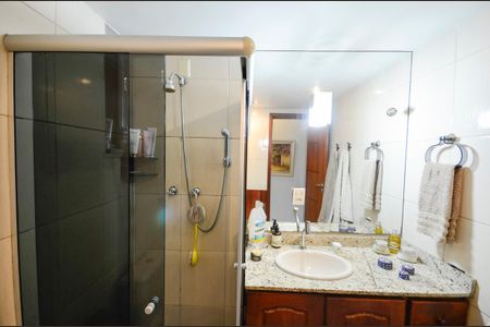 Apartamento à venda com 160m², 3 quartos e 1 vaga Apartamento à venda com 160m², 3 quartos e 1 vagaBanheiro da Suíte