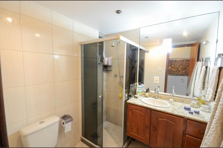 Apartamento à venda com 160m², 3 quartos e 1 vaga Apartamento à venda com 160m², 3 quartos e 1 vagaBanheiro da Suíte
